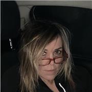 Buongiorno, sono insegnante presso Istituto Tecnici della mia città.Sono in possesso di maturità classica, laurea magistrale in psicologia conseguita presso Università Statale di Parma e diploma quadriennale in psicoterapia cognitivo- comportamentale. Ho